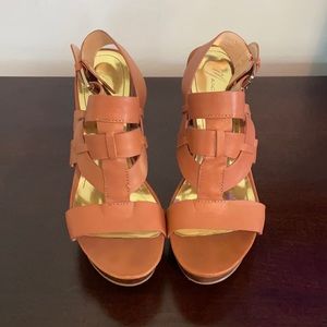Marc Fisher MF Stanley Neutral Leather Size: 7